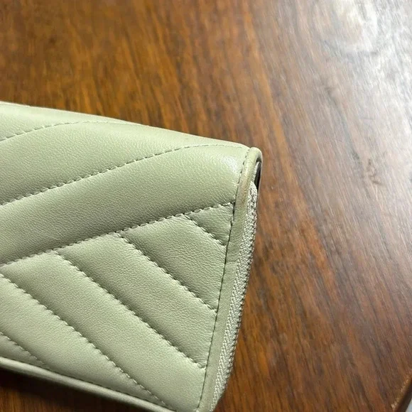 Tory Burch Kira Chevron Bifold Wallet - Picture 6 of 7